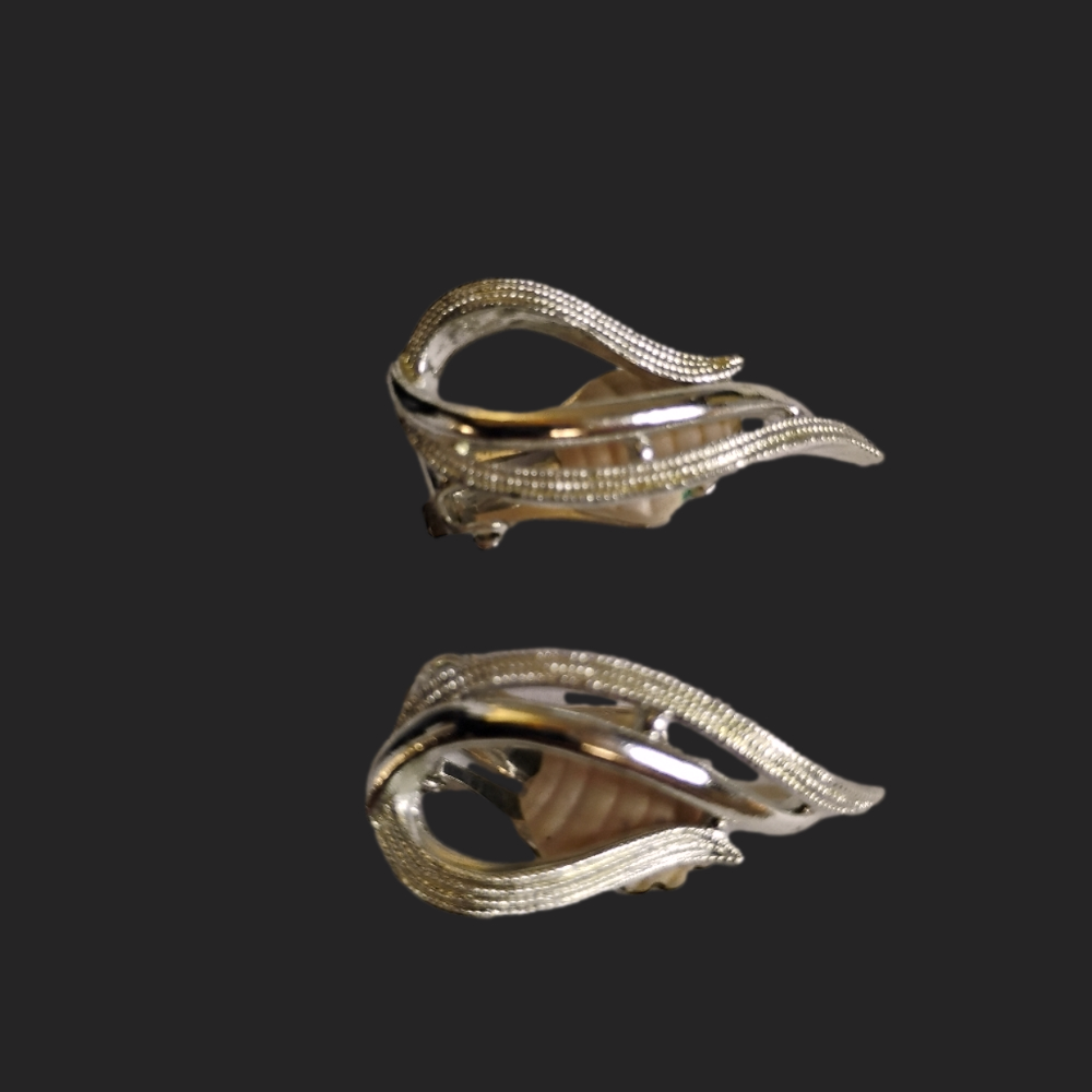 Vintage Sarah Coventry Silver Tone Texture Flame Clip on‎ Earrings